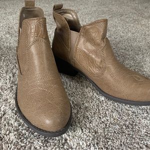 Easy Street ankle cowboy bootie size 7M, worn 1 time. Excellent condition